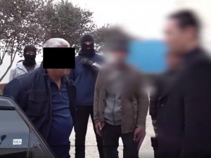 Сирдарё ва Андижонда солиқчилар пора билан ушланди (видео)