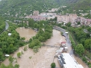 Armanistonda suv toshqini oqibatida kamida bir kishi halok bo‘ldi