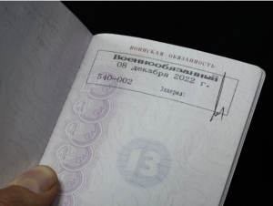 Россия ҳарбий рўйхатда туришдан бўйин товлаганларни фуқароликдан маҳрум қилмоқчи