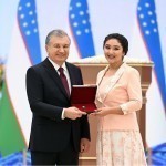 Президент бир гуруҳ аёл-қизларни “Зулфия” мукофоти билан тақдирлади