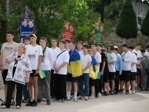Ўзбекистон украиналик болаларга ўқув қуролларини совға қилди