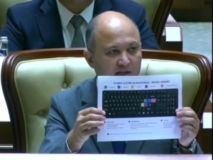 Янги алифбо учун клавиатурада алоҳида тугмалар пайдо бўлади
