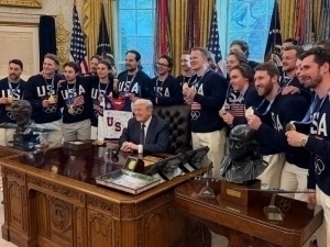 Трамп Олимпия хоккейи жамоаси билан учрашди (видео)