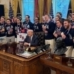 Tramp Olimpiya xokkeyi jamoasi bilan uchrashdi (video)