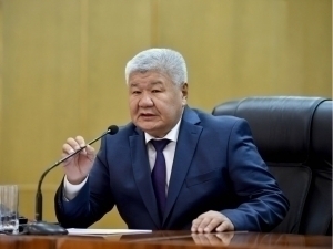 Қирғизистон вазири собиқ президентга жавоб қайтарди
