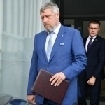 Русларни ўлдириш ҳақида гапирган собиқ элчи халқаро қидирувга берилди