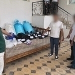 Кучли таъсир қилувчи моддаларни қўлбола усулда қадоқлаб, тарқатган жиноий гуруҳ ушланди 