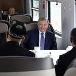 Shavkat Mirziyoyev yangi elektropoyezdda Xivaga bordi