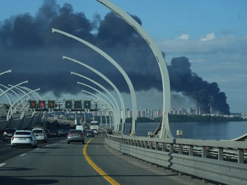 Peterburg iqtisodiy forumning ilk kunida dronlar hujumiga uchradi (foto)