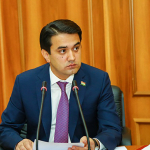 Рустам Имомали халқ билан мулоқот қиляпти