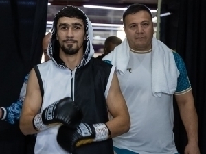 Uzbek boxing star Khalokov aims to bring WBC belt home