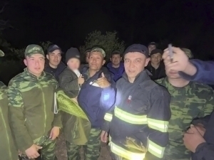 Ohangarondagi tog‘larda unutib qoldirilgan 4 yoshli bola topildi (video)