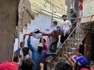 Покистонда 3 қаватли уй портлаб кетди. 16 киши ҳалок бўлди (видео)