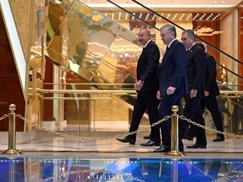 Алиев, Мирзиёев ва “Арқадағ” уч томонлама учрашув ўтказди