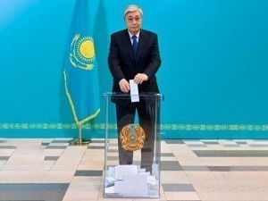 Қозоғистонда парламент сайлови: Тўқаевнинг партияси назоратни сақлаб қолди