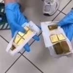 Turkiyaga g‘ayrioddiy usulda oltin olib kirishga uringan o‘zbekistonlik ayollar ushlandi (video)