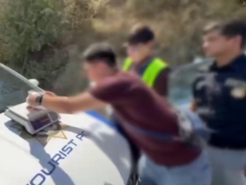 Qochishga uringan Cobalt haydovchisi 4 kg gashish bilan ushlandi (video)