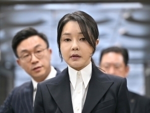 Собиқ президентнинг рафиқаси коррупцияда айбдор деб топилди