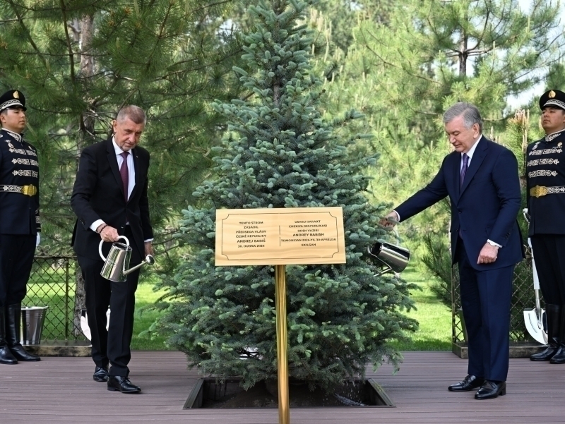 O‘zbekiston va Chexiya yetakchilari birgalikda daraxt ekdi (video)