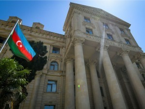 Франция ҳалоллик ниқобини ечиб, асл юзини кўрсатди – Баку 