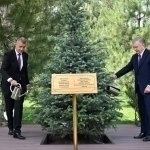 O‘zbekiston va Chexiya yetakchilari birgalikda daraxt ekdi (video)