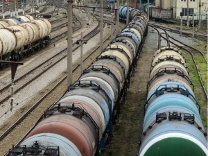 Rossiyaning neft eksportidan tushadigan daromadi keskin pasaydi