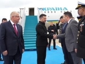 Zelenskiy Istanbulga bordi (video)