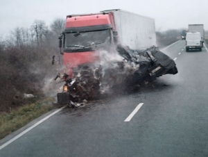 ПАОК мухлислари автобуси аварияга учради: 7 киши ҳалок бўлди (видео)
