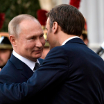 “Ғазаб ва қайғуингизга шерикмиз”. Путин Макронга таъзия билдирди