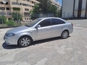 In Tashkent, woman's Lacetti with 230 violations sold at auction