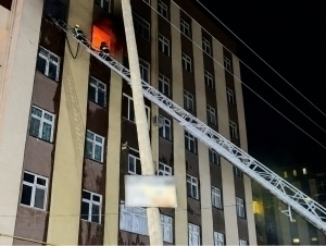 Buxorodagi uylardan biriga o‘t ketdi. 3 kishi qutqarildi