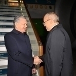 Мирзиёев Бакуга етиб борди