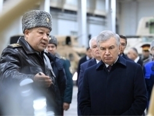 Shavkat Mirziyoyev mudofaa sanoati korxonalari faoliyati bilan tanishdi