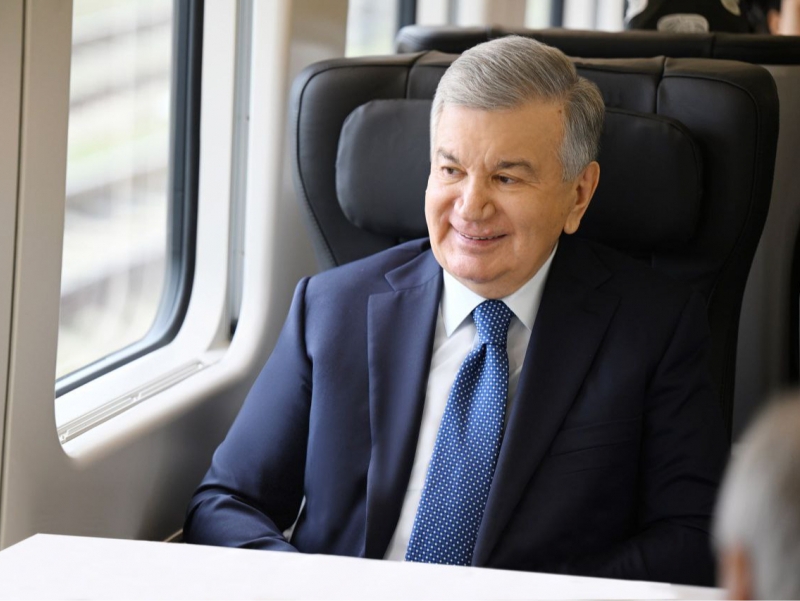 Shavkat Mirziyoyev yangi poyezdda Narpayga bordi (video)