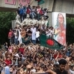 Bosh vazir qochib ketgach Bangladesh parlamenti tarqatib yuborildi