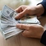 Dollar kursi yana pasaydi