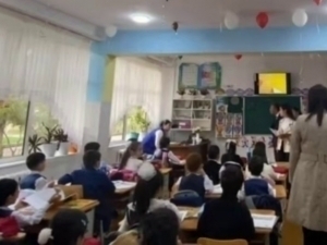 Toshkentda direktor o‘quvchilar oldida ayol o‘qituvchilarni so‘kdi (video)