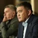 Tashiyev jurnalistlar savollarini javobsiz qoldirmoqda