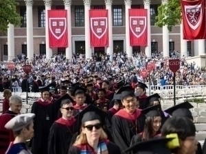 Суд Гарвардга хорижлик талабаларни қабул қилишга рухсат берди