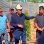Qora kursidagi Tashiyev jamoatchilik oldida ko‘rinish berdi (video)
