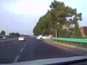 Cobalt crashes into an iron fence in Tashkent and rolls over (video)