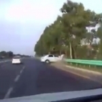 Toshkentda Cobalt temir to‘siqqa urilib, aylanib ketdi (video)