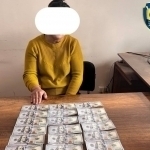 Қорақалпоғистонда 3 кишига “права” олиб бермоқчи бўлган “уддабурон” ушланди