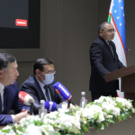 O‘zbekistonda vazirlik rahbariyati oila a’zolaridan 20 kishi Xitoy vaksinasi bilan emlandi 