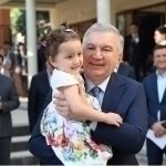 President visits a mahalla in Parkent