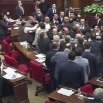 Armaniston parlamentida yana ommaviy mushtlashuv bo‘ldi (video)