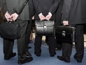 Қирғизистонда амалдорлар учун янги чекловлар жорий этилди