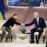 Байден Украинага ҳарбий ёрдам етказиб бериш муддатини узайтирмоқчи