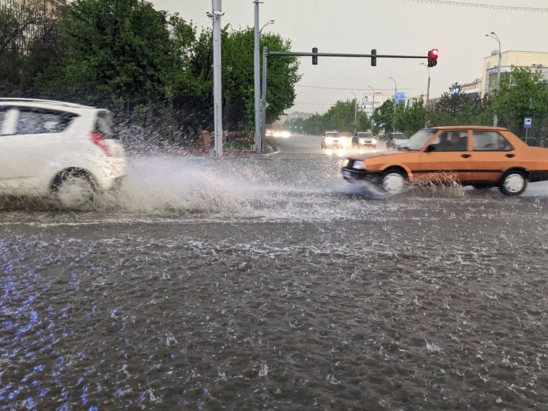 “Kuchli yomg‘ir yog‘adi”. O‘zgidromet tezkor ogohlantirish bilan chiqdi