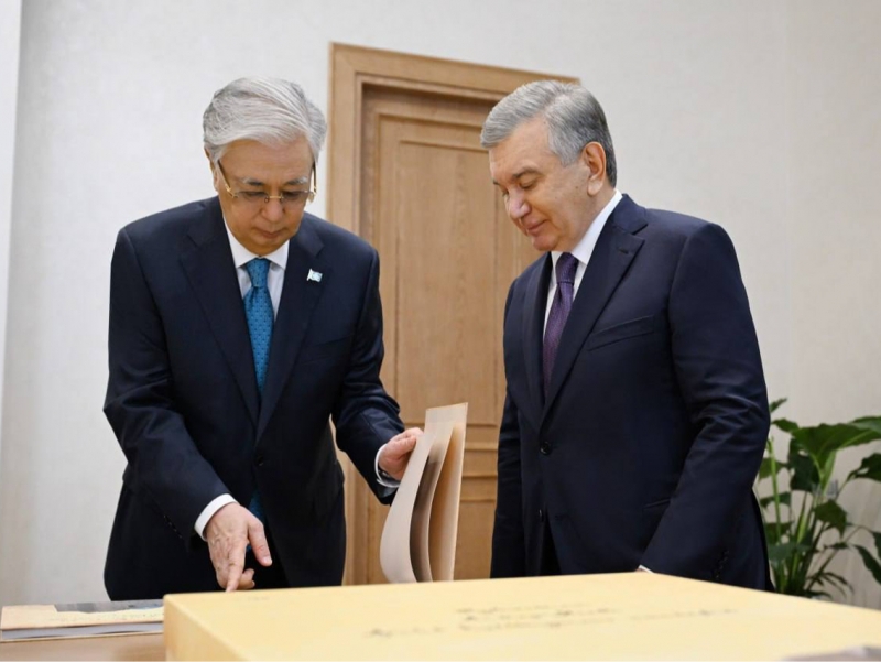 Shavkat Mirziyoyev To‘qayevga noyob arxiv materiallari nusxalarini hadya qildi
